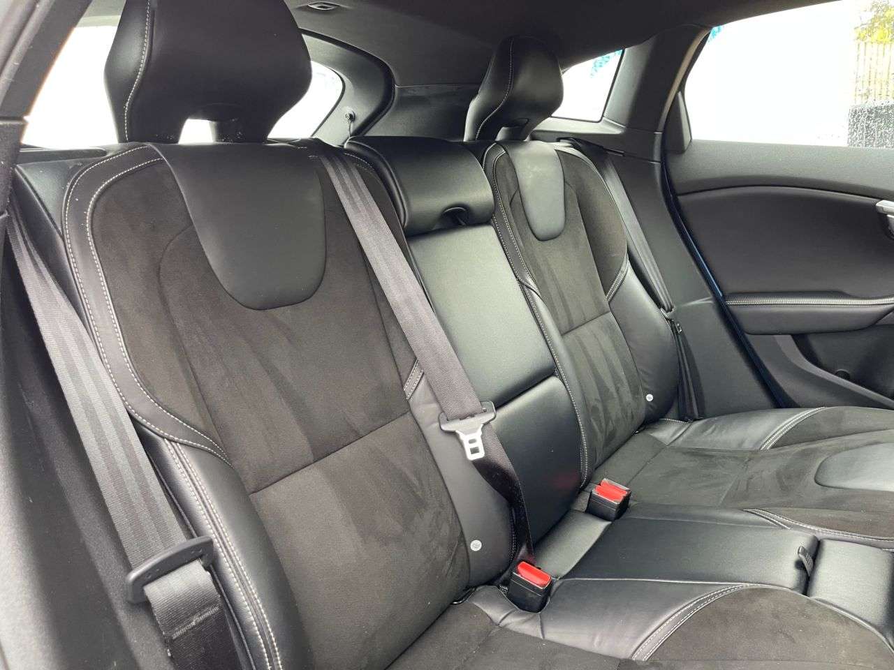 2017 VOLVO V40 2017 VOLVO V40