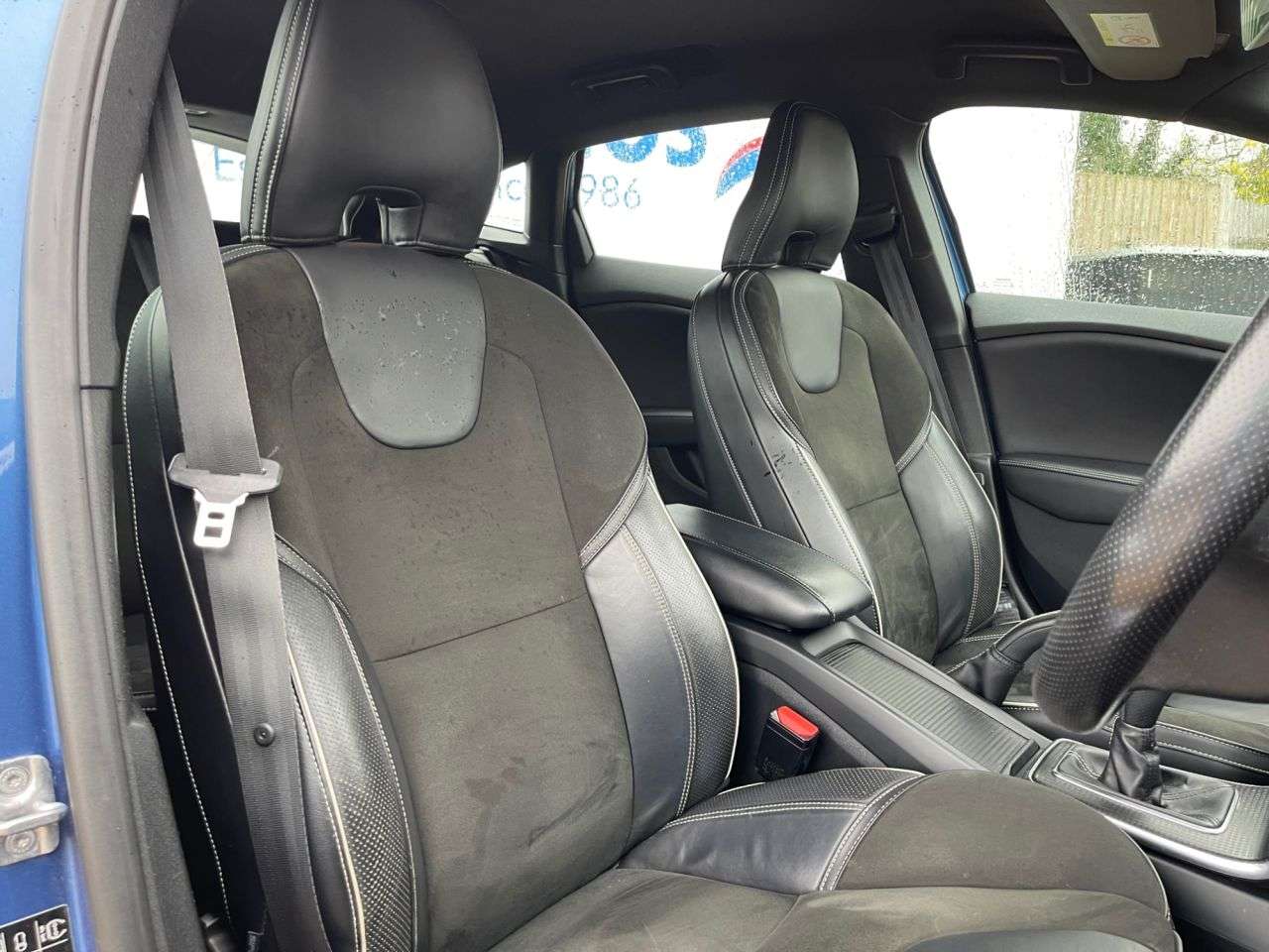 2017 VOLVO V40 2017 VOLVO V40