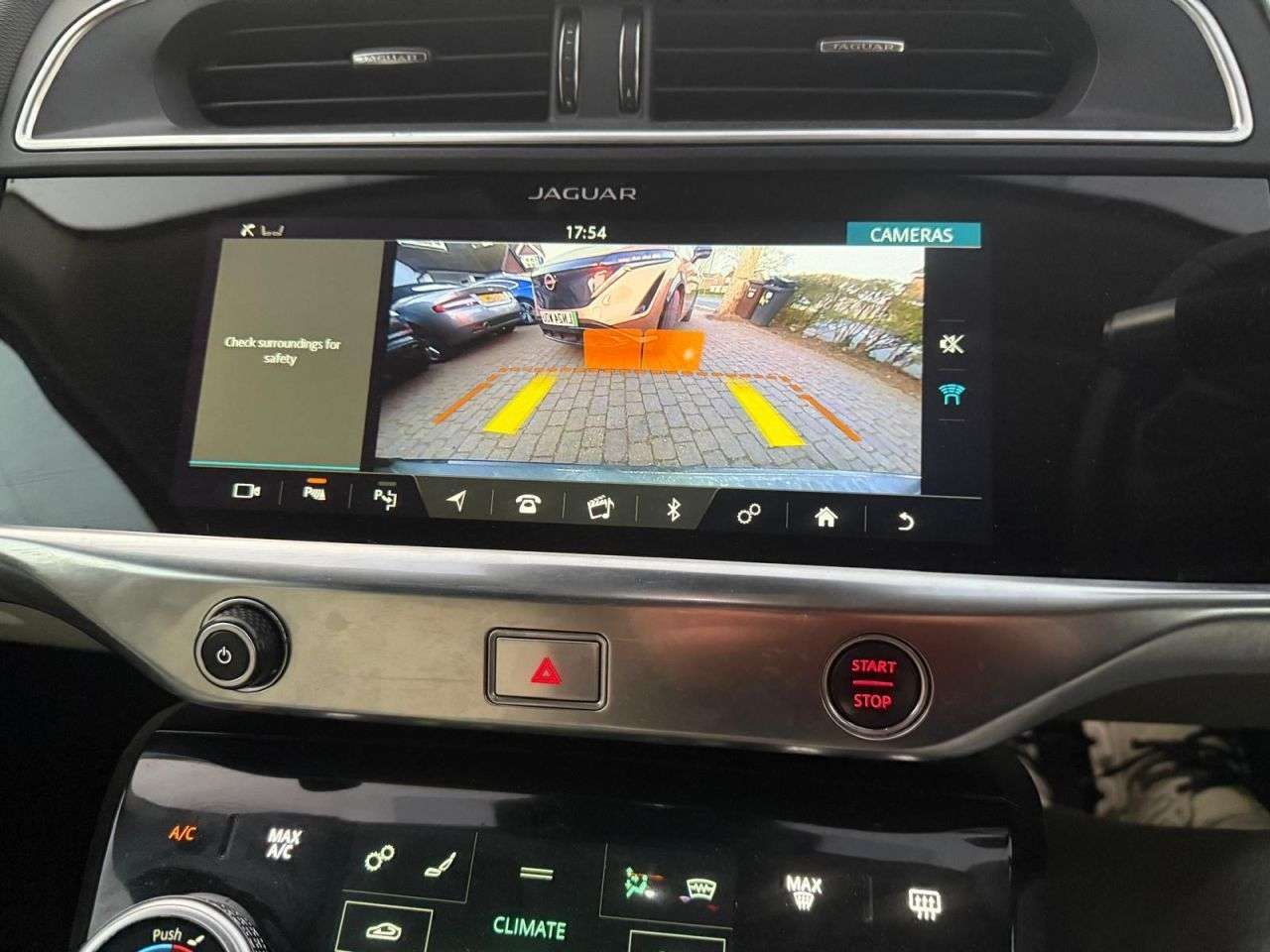 A 2019 JAGUAR I-PACE 400 90kWh SE SUV 5dr Electric Auto 4WD (400 ps) VIRTUAL DASH, HEATED LEATHE A 2019 JAGUAR I-PACE 400 90kWh SE SUV 5dr Electric Auto 4WD (400 ps) VIRTUAL DASH, HEATED LEATHE