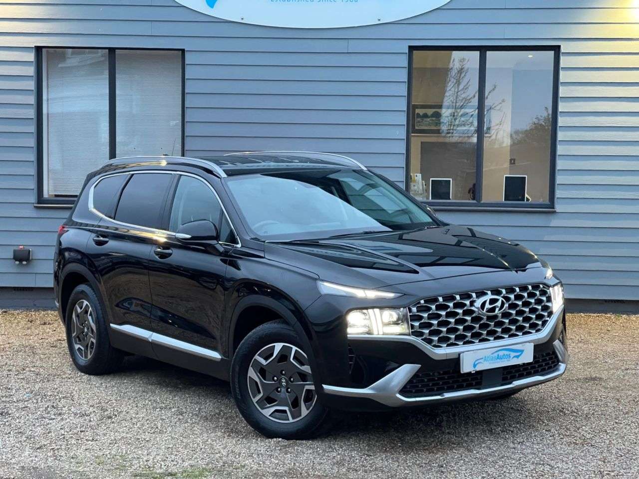 A 2022 HYUNDAI SANTA FE 1.6 h T-GDi Premium SUV 5dr Petrol Hybrid Auto Euro 6 (s/s) (230 ps) FSH, S A 2022 HYUNDAI SANTA FE 1.6 h T-GDi Premium SUV 5dr Petrol Hybrid Auto Euro 6 (s/s) (230 ps) FSH, S