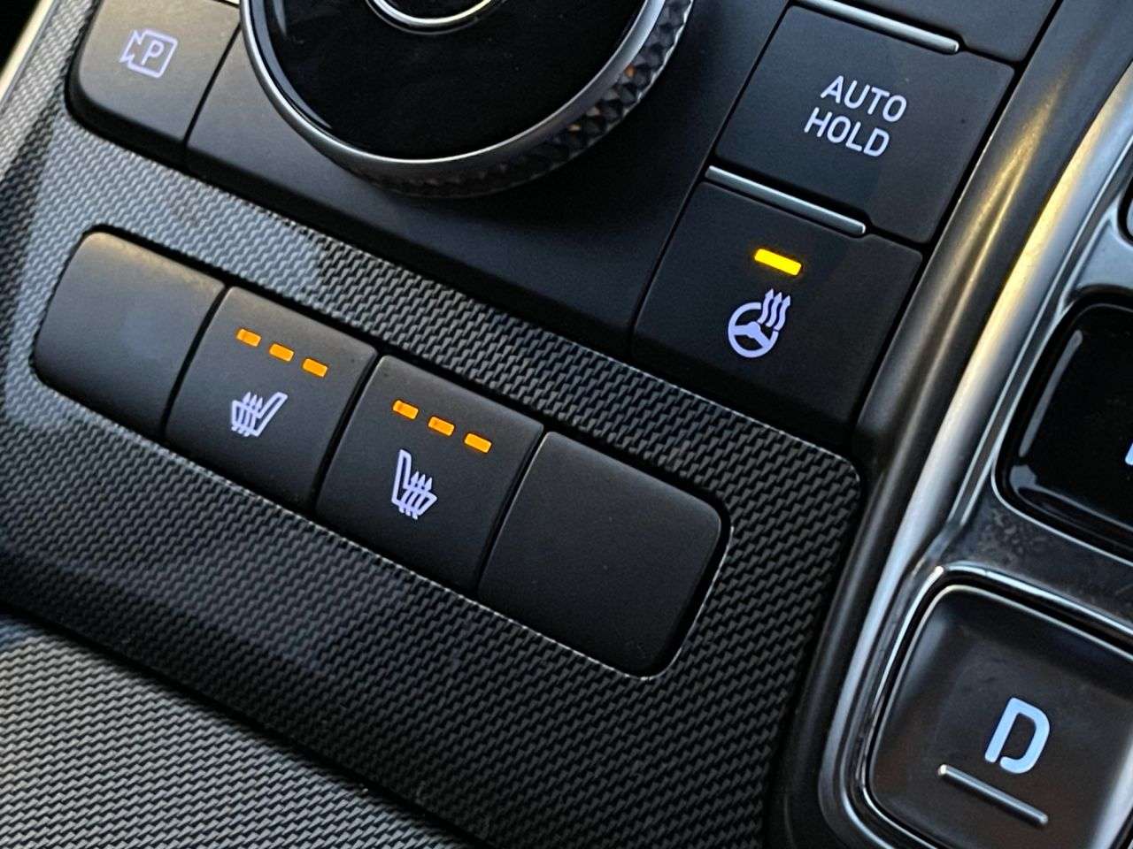 A 2022 HYUNDAI SANTA FE 1.6 h T-GDi Premium SUV 5dr Petrol Hybrid Auto Euro 6 (s/s) (230 ps) FSH, S A 2022 HYUNDAI SANTA FE 1.6 h T-GDi Premium SUV 5dr Petrol Hybrid Auto Euro 6 (s/s) (230 ps) FSH, S