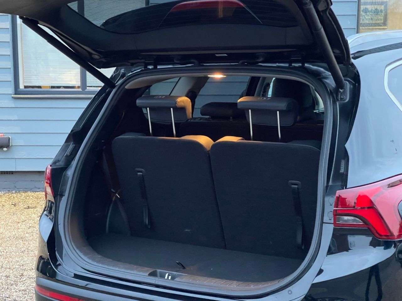 A 2022 HYUNDAI SANTA FE 1.6 h T-GDi Premium SUV 5dr Petrol Hybrid Auto Euro 6 (s/s) (230 ps) FSH, S A 2022 HYUNDAI SANTA FE 1.6 h T-GDi Premium SUV 5dr Petrol Hybrid Auto Euro 6 (s/s) (230 ps) FSH, S