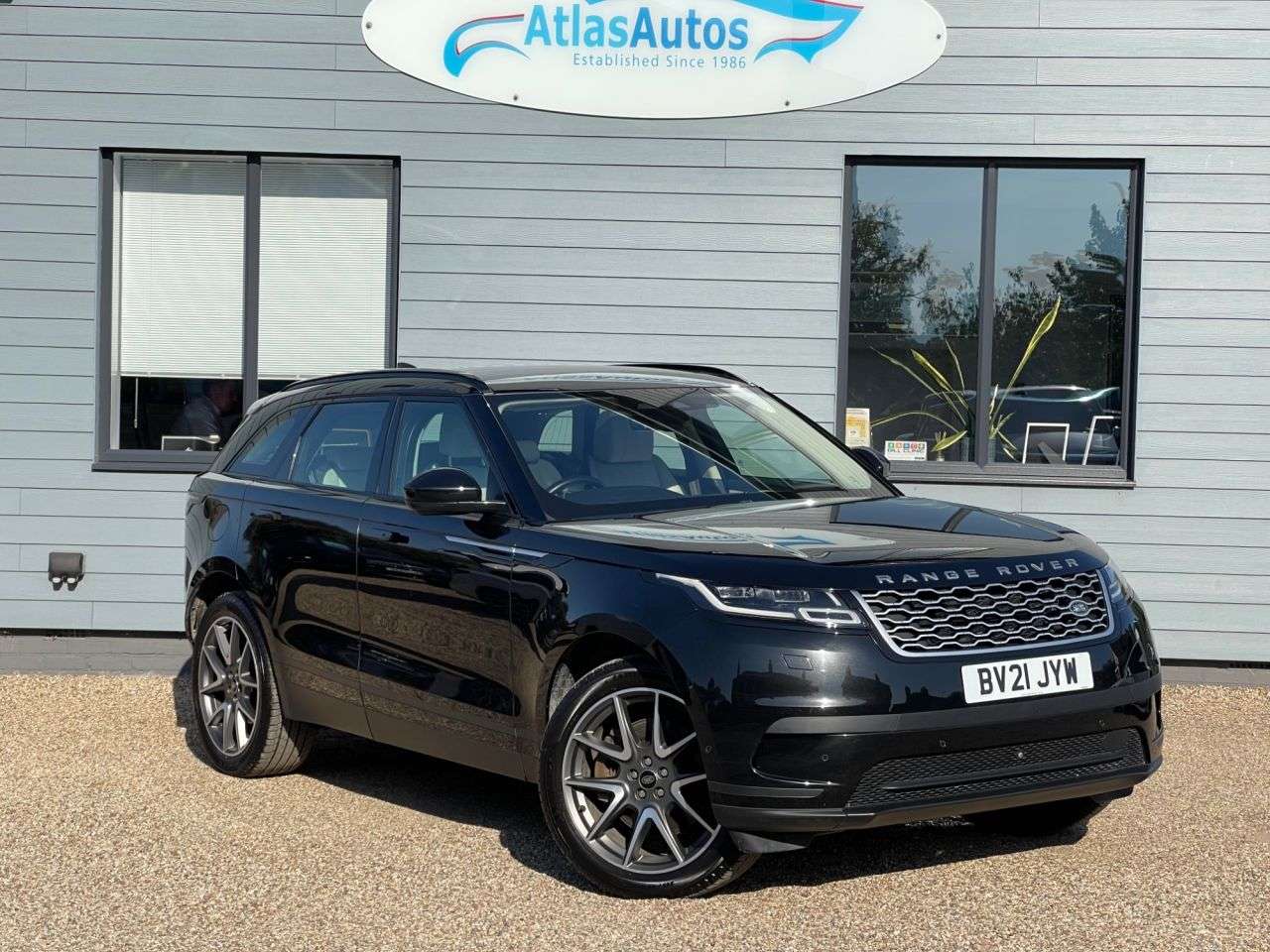 A 2021 LAND ROVER RANGE ROVER VELAR 2.0 P400e 17.1kWh HSE SUV 5dr Petrol Plug-in Hybrid Auto 4WD Euro 6 (s/s) ( A 2021 LAND ROVER RANGE ROVER VELAR 2.0 P400e 17.1kWh HSE SUV 5dr Petrol Plug-in Hybrid Auto 4WD Euro 6 (s/s) (