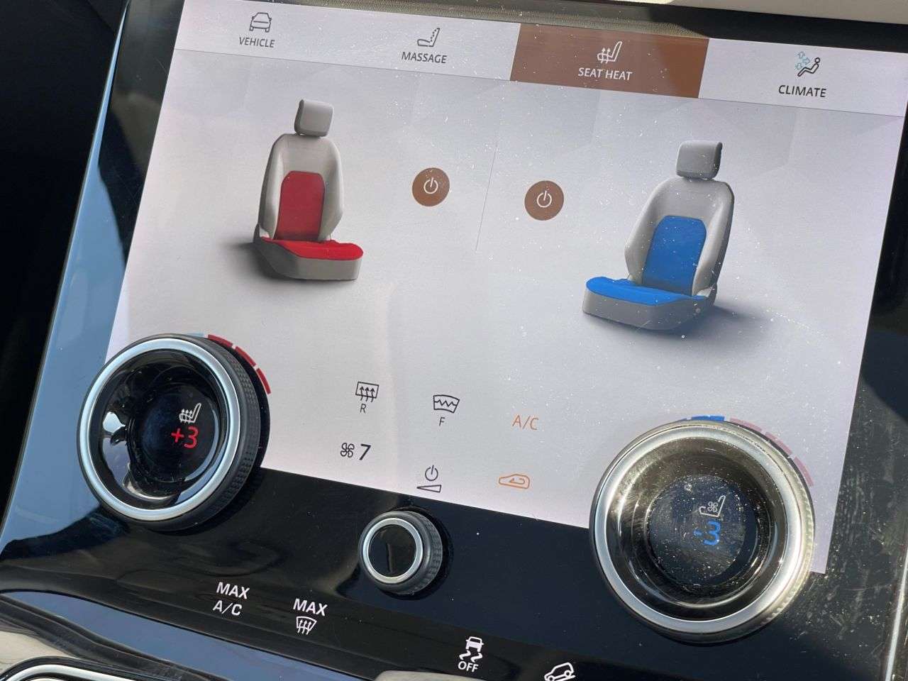 A 2021 LAND ROVER RANGE ROVER VELAR 2.0 P400e 17.1kWh HSE SUV 5dr Petrol Plug-in Hybrid Auto 4WD Euro 6 (s/s) ( A 2021 LAND ROVER RANGE ROVER VELAR 2.0 P400e 17.1kWh HSE SUV 5dr Petrol Plug-in Hybrid Auto 4WD Euro 6 (s/s) (