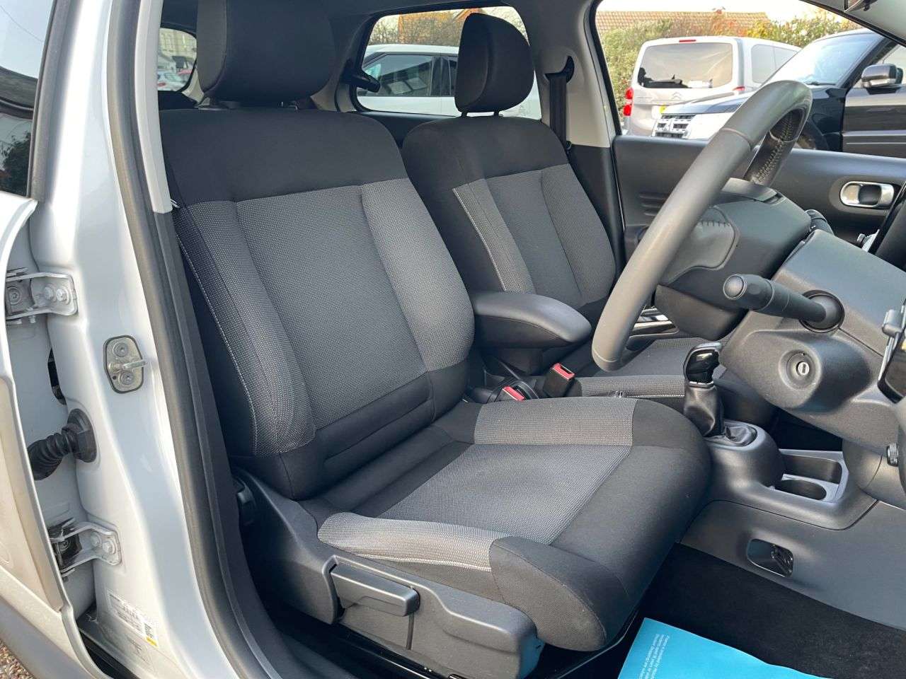 A 2017 CITROEN C4 CACTUS 1.2 W Puretech S/S 5 Door Hatchback REVERSE CAMERA, CLIMATE, REAR PARK A 2017 CITROEN C4 CACTUS 1.2 W Puretech S/S 5 Door Hatchback REVERSE CAMERA, CLIMATE, REAR PARK