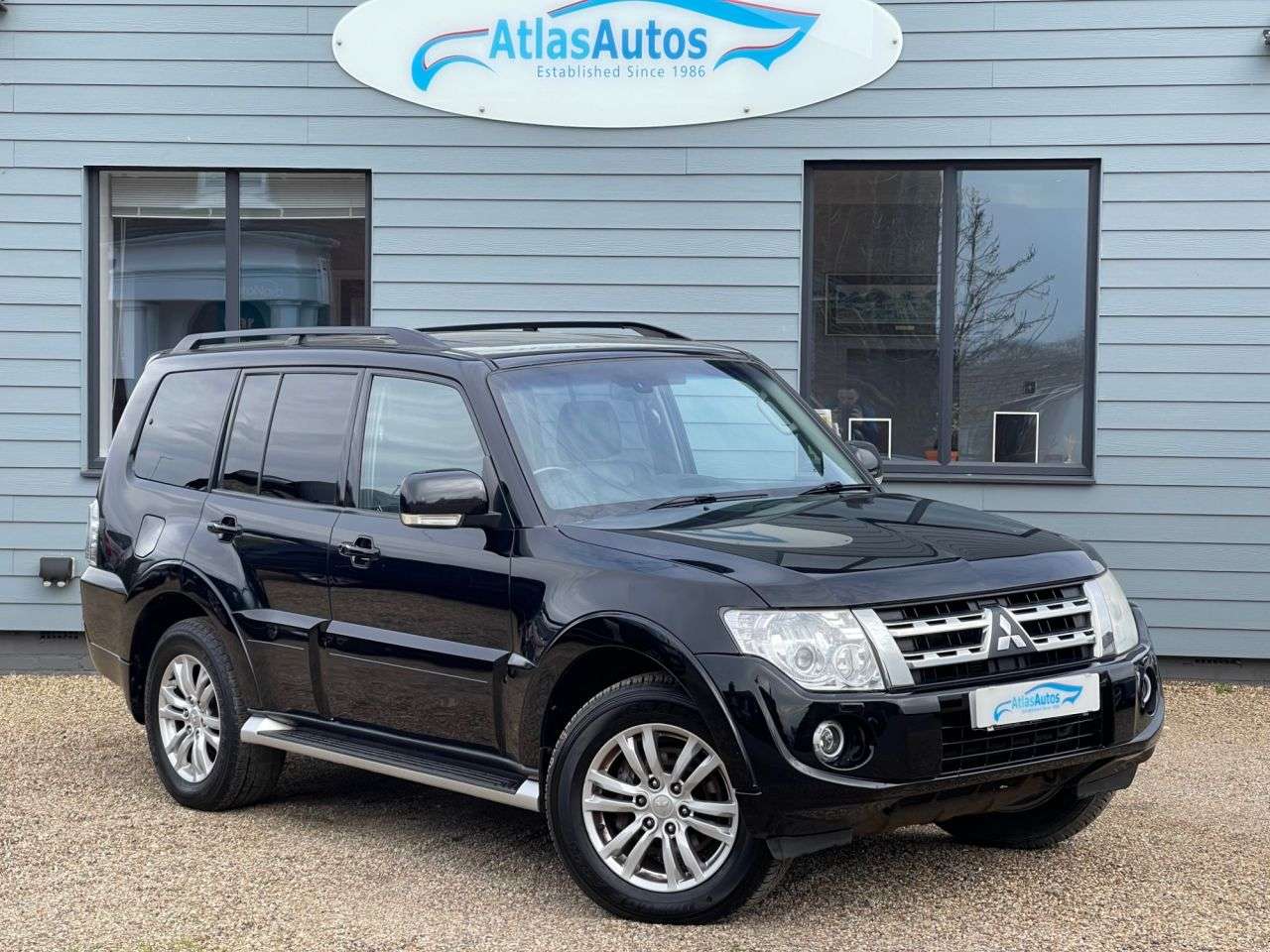 A 2012 MITSUBISHI SHOGUN 3.2 DI-DC SG3 SUV 5dr Diesel Auto 4WD Euro 5 LWB (197 ps) E/S/R-SAT NAV-HEA A 2012 MITSUBISHI SHOGUN 3.2 DI-DC SG3 SUV 5dr Diesel Auto 4WD Euro 5 LWB (197 ps) E/S/R-SAT NAV-HEA