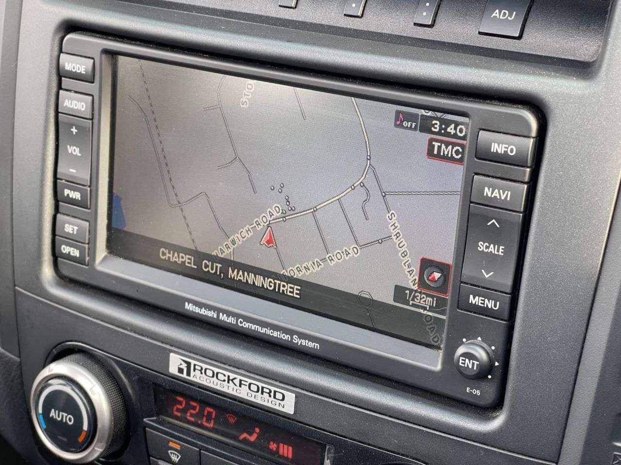 A 2012 MITSUBISHI SHOGUN 3.2 DI-DC SG3 SUV 5dr Diesel Auto 4WD Euro 5 LWB (197 ps) E/S/R-SAT NAV-HEA A 2012 MITSUBISHI SHOGUN 3.2 DI-DC SG3 SUV 5dr Diesel Auto 4WD Euro 5 LWB (197 ps) E/S/R-SAT NAV-HEA