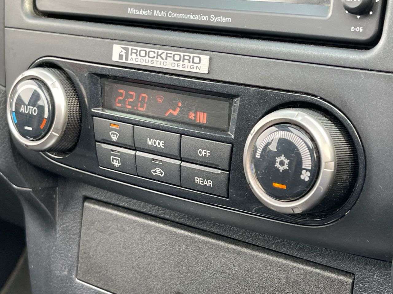 2012 MITSUBISHI SHOGUN 2012 MITSUBISHI SHOGUN