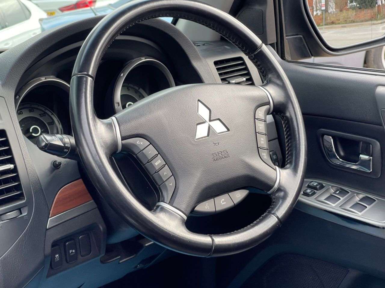 2012 MITSUBISHI SHOGUN 2012 MITSUBISHI SHOGUN