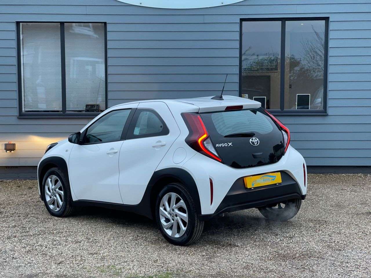 2023 TOYOTA AYGO X 2023 TOYOTA AYGO X