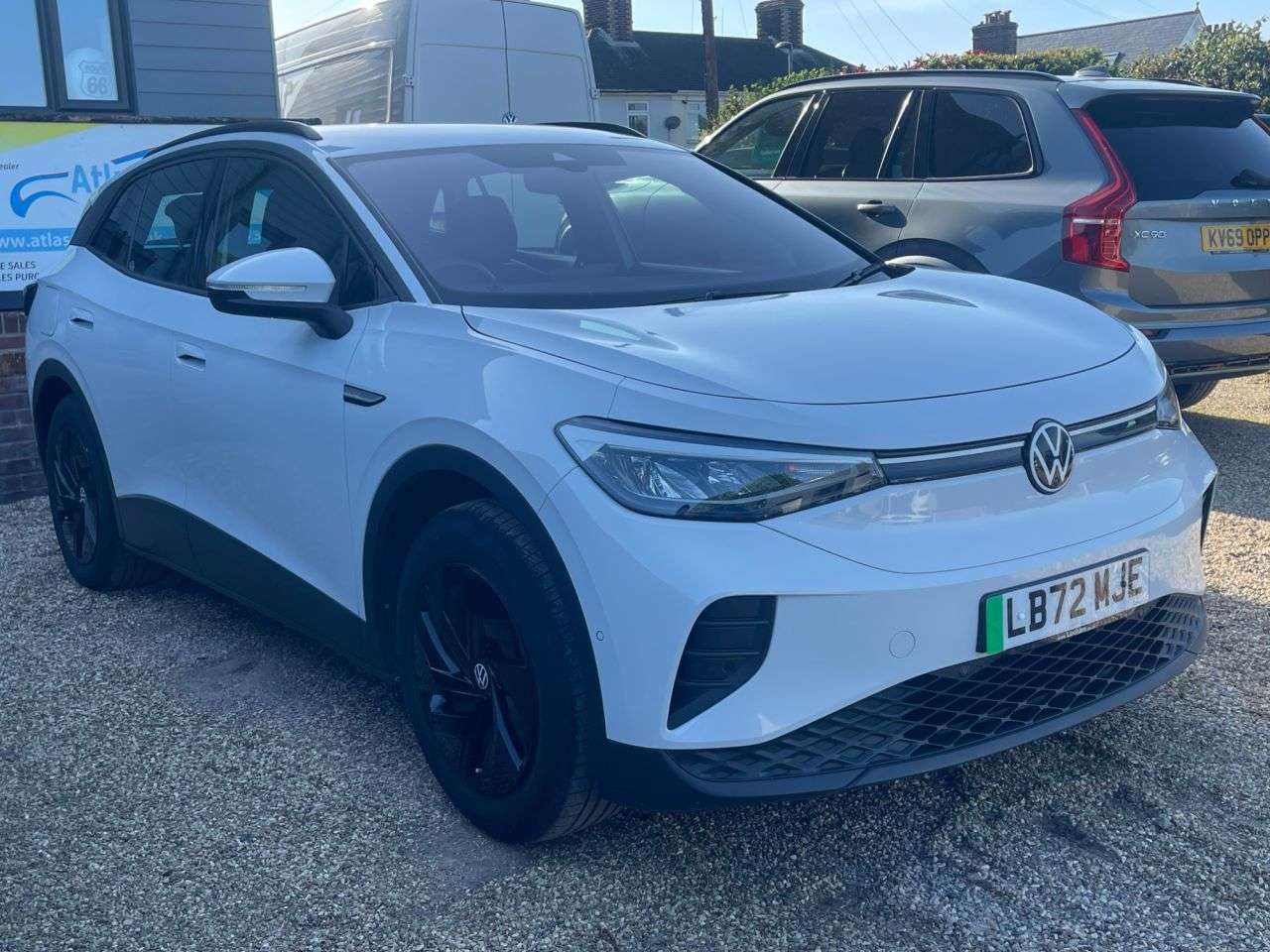 A 2022 VOLKSWAGEN ID.4 Pure 52kWh Life SUV 5dr Electric Auto (148 ps) A 2022 VOLKSWAGEN ID.4 Pure 52kWh Life SUV 5dr Electric Auto (148 ps)
