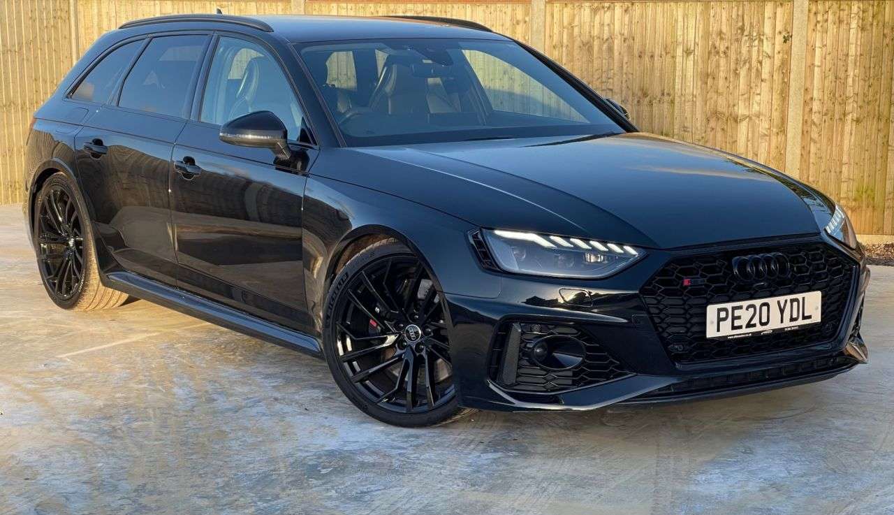 A 2020 AUDI RS4 AVANT 2.9 TFSI V6 Carbon Black Estate 5dr Petrol Tiptronic quattro Euro 6 (s/s) ( A 2020 AUDI RS4 AVANT 2.9 TFSI V6 Carbon Black Estate 5dr Petrol Tiptronic quattro Euro 6 (s/s) (