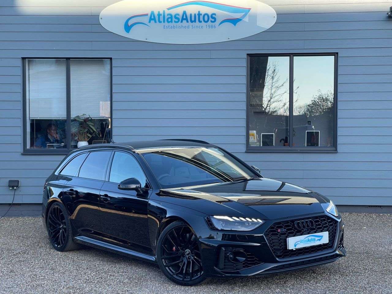 A 2020 AUDI RS4 AVANT 2.9 TFSI V6 Carbon Black Estate 5dr Petrol Tiptronic quattro Euro 6 (s/s) ( A 2020 AUDI RS4 AVANT 2.9 TFSI V6 Carbon Black Estate 5dr Petrol Tiptronic quattro Euro 6 (s/s) (