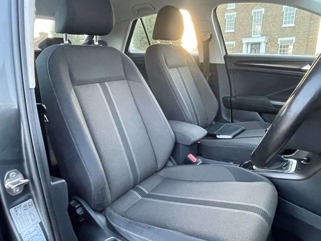 A 2019 VOLKSWAGEN T-ROC 1.6 TDI SE SUV 5dr Diesel Manual Euro 6 (s/s) (115 ps) APPLE CAR PLAY, CRUI A 2019 VOLKSWAGEN T-ROC 1.6 TDI SE SUV 5dr Diesel Manual Euro 6 (s/s) (115 ps) APPLE CAR PLAY, CRUI