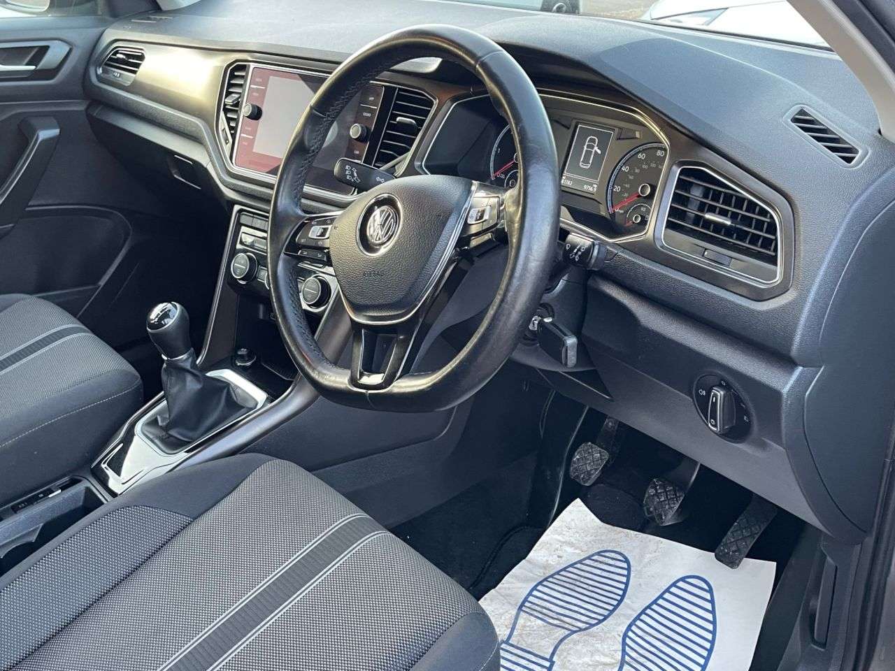 A 2019 VOLKSWAGEN T-ROC 1.6 TDI SE SUV 5dr Diesel Manual Euro 6 (s/s) (115 ps) APPLE CAR PLAY, CRUI A 2019 VOLKSWAGEN T-ROC 1.6 TDI SE SUV 5dr Diesel Manual Euro 6 (s/s) (115 ps) APPLE CAR PLAY, CRUI