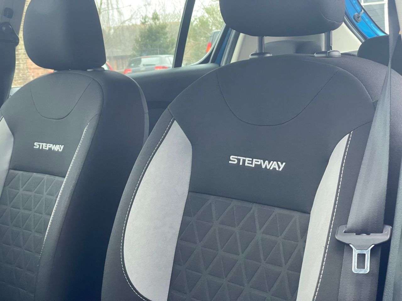 A 2016 DACIA SANDERO STEPWAY 0.9 TCe Laureate Hatchback 5dr Petrol Manual Euro 6 (s/s) (90 ps) A 2016 DACIA SANDERO STEPWAY 0.9 TCe Laureate Hatchback 5dr Petrol Manual Euro 6 (s/s) (90 ps)