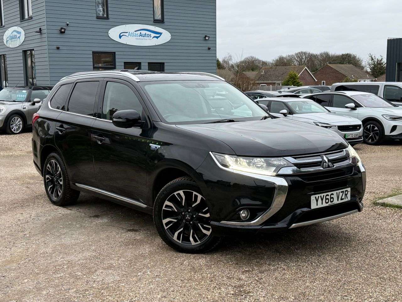 A 2016 MITSUBISHI OUTLANDER 2.0h 12kWh GX4h SUV 5dr Petrol Plug-in Hybrid CVT 4WD Euro 6 (s/s) (200 ps) A 2016 MITSUBISHI OUTLANDER 2.0h 12kWh GX4h SUV 5dr Petrol Plug-in Hybrid CVT 4WD Euro 6 (s/s) (200 ps)