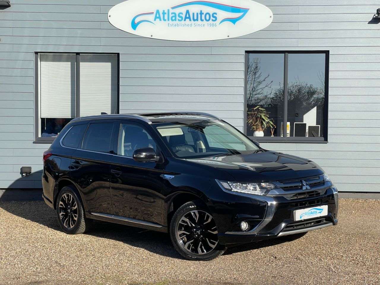 A 2016 MITSUBISHI OUTLANDER 2.0h 12kWh GX4h SUV 5dr Petrol Plug-in Hybrid CVT 4WD Euro 6 (s/s) (200 ps) A 2016 MITSUBISHI OUTLANDER 2.0h 12kWh GX4h SUV 5dr Petrol Plug-in Hybrid CVT 4WD Euro 6 (s/s) (200 ps)