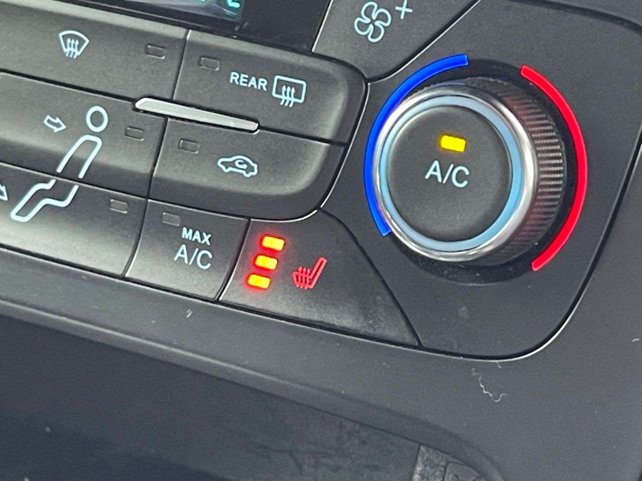 A 2016 FORD FOCUS 2.0 TDCi ST-3 Estate 5dr Diesel Manual Euro 6 (s/s) (185 ps) FSH inc 9 Stam A 2016 FORD FOCUS 2.0 TDCi ST-3 Estate 5dr Diesel Manual Euro 6 (s/s) (185 ps) FSH inc 9 Stam