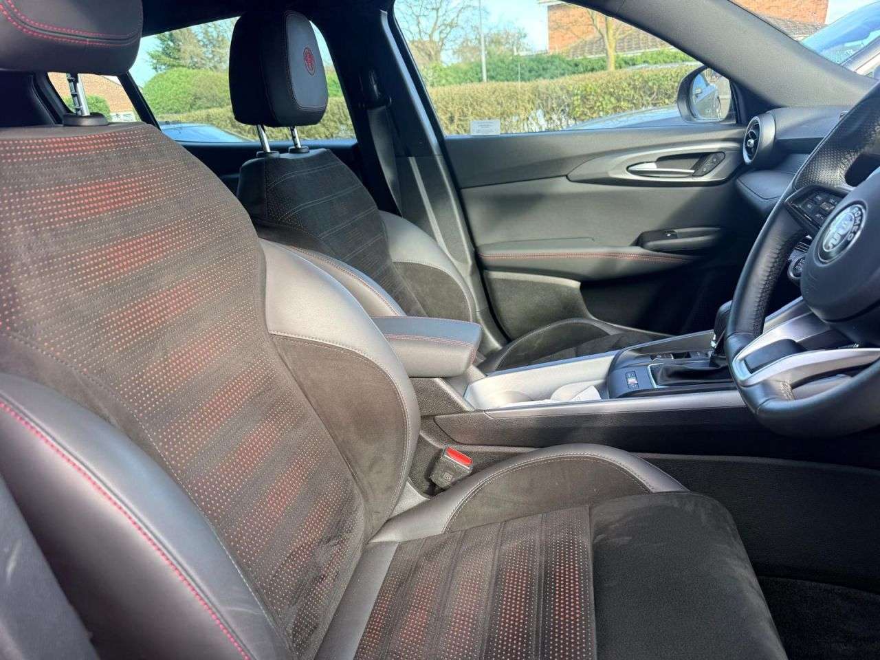 A 2023 ALFA ROMEO TONALE 1.3 VGT 15.5kWh Veloce SUV 5dr Petrol Plug-in Hybrid Auto Q4 AWD Euro 6 (28 A 2023 ALFA ROMEO TONALE 1.3 VGT 15.5kWh Veloce SUV 5dr Petrol Plug-in Hybrid Auto Q4 AWD Euro 6 (28