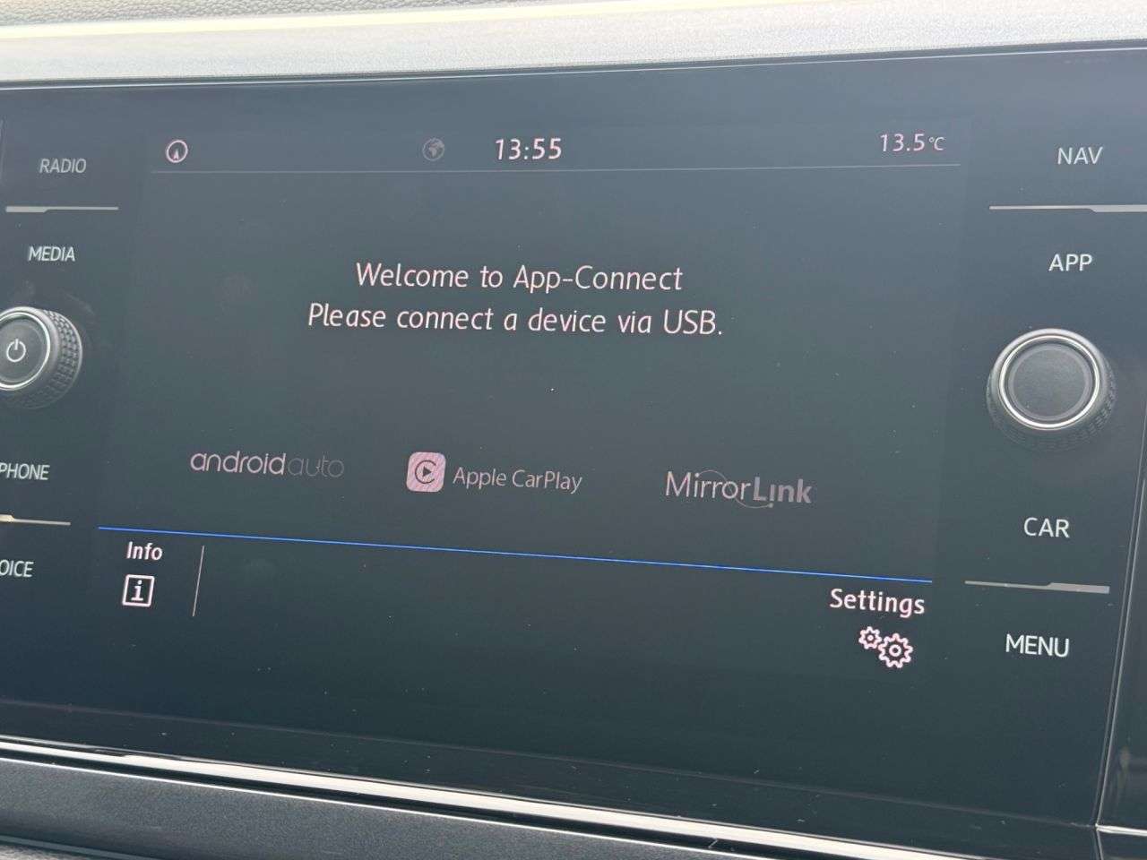 A 2018 VOLKSWAGEN POLO 1.0 TSI SEL Hatchback 5dr Petrol Manual Euro 6 (s/s) (115 ps) SAT NAV, CRUI A 2018 VOLKSWAGEN POLO 1.0 TSI SEL Hatchback 5dr Petrol Manual Euro 6 (s/s) (115 ps) SAT NAV, CRUI