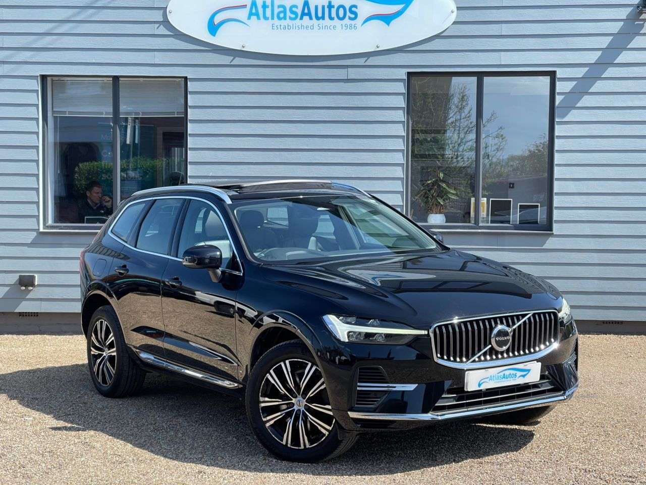 A 2021 VOLVO XC60 2.0h T6 Recharge 11.6kWh Inscription SUV 5dr Petrol Plug-in Hybrid Auto AWD A 2021 VOLVO XC60 2.0h T6 Recharge 11.6kWh Inscription SUV 5dr Petrol Plug-in Hybrid Auto AWD