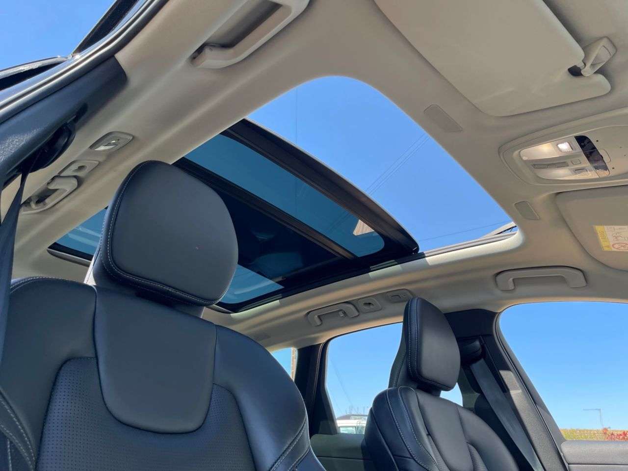 A 2021 VOLVO XC60 2.0h T6 Recharge 11.6kWh Inscription SUV 5dr Petrol Plug-in Hybrid Auto AWD A 2021 VOLVO XC60 2.0h T6 Recharge 11.6kWh Inscription SUV 5dr Petrol Plug-in Hybrid Auto AWD