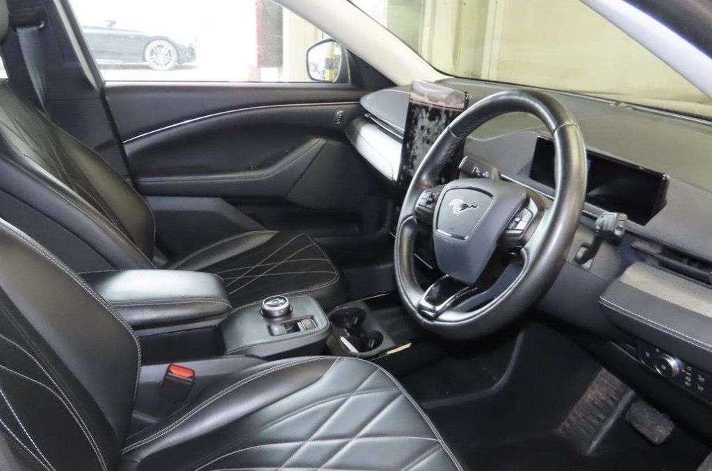 A 2022 FORD MUSTANG MACH-E Standard Range 70kWh SUV 5dr Electric Automatic (269 ps) A 2022 FORD MUSTANG MACH-E Standard Range 70kWh SUV 5dr Electric Automatic (269 ps)