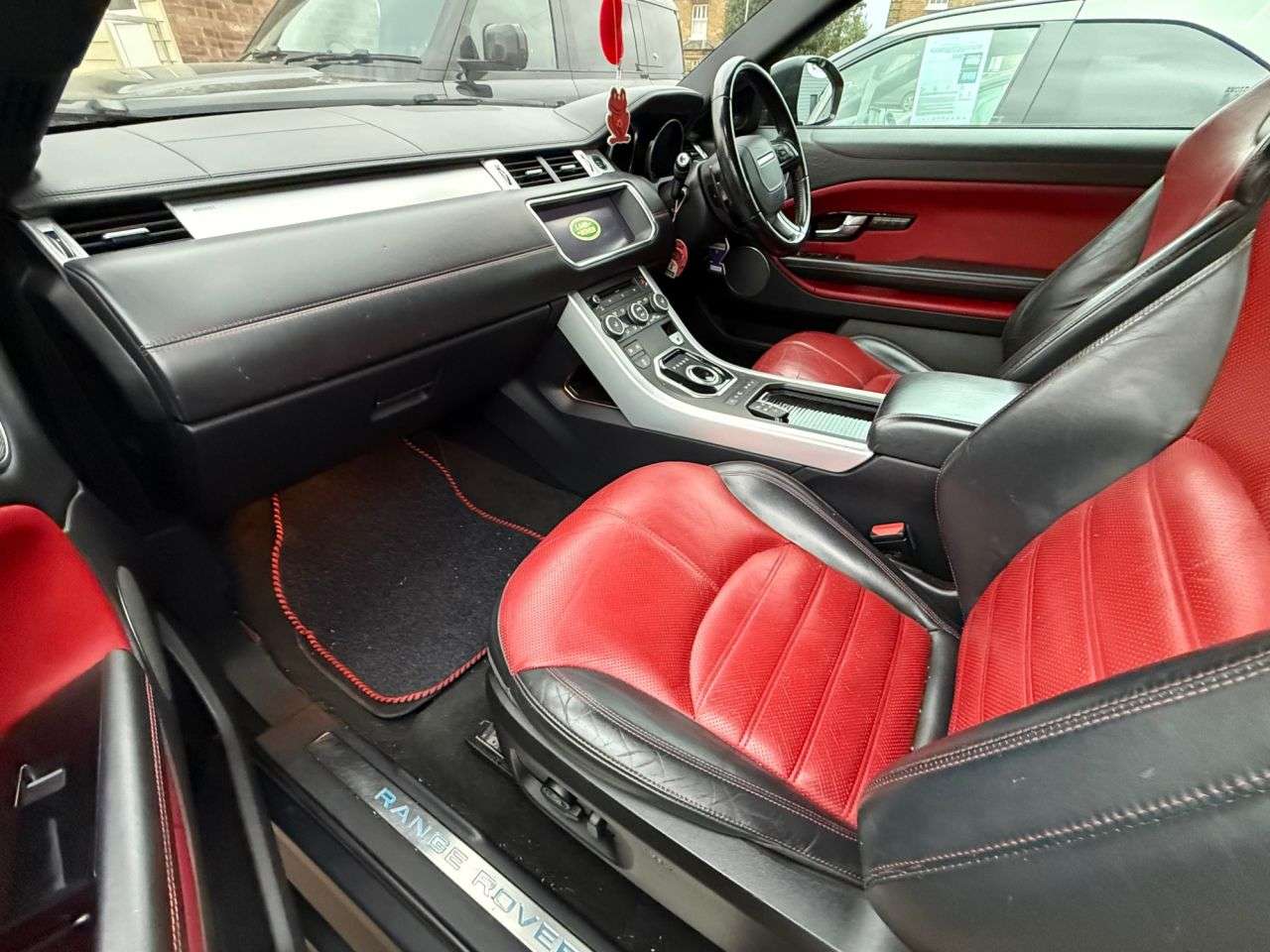 A 2016 LAND ROVER RANGE ROVER EVOQUE 2.0 TD4 HSE Dynamic Convertible 2dr Diesel Auto 4WD Euro 6 (s/s) (180 ps) A 2016 LAND ROVER RANGE ROVER EVOQUE 2.0 TD4 HSE Dynamic Convertible 2dr Diesel Auto 4WD Euro 6 (s/s) (180 ps)