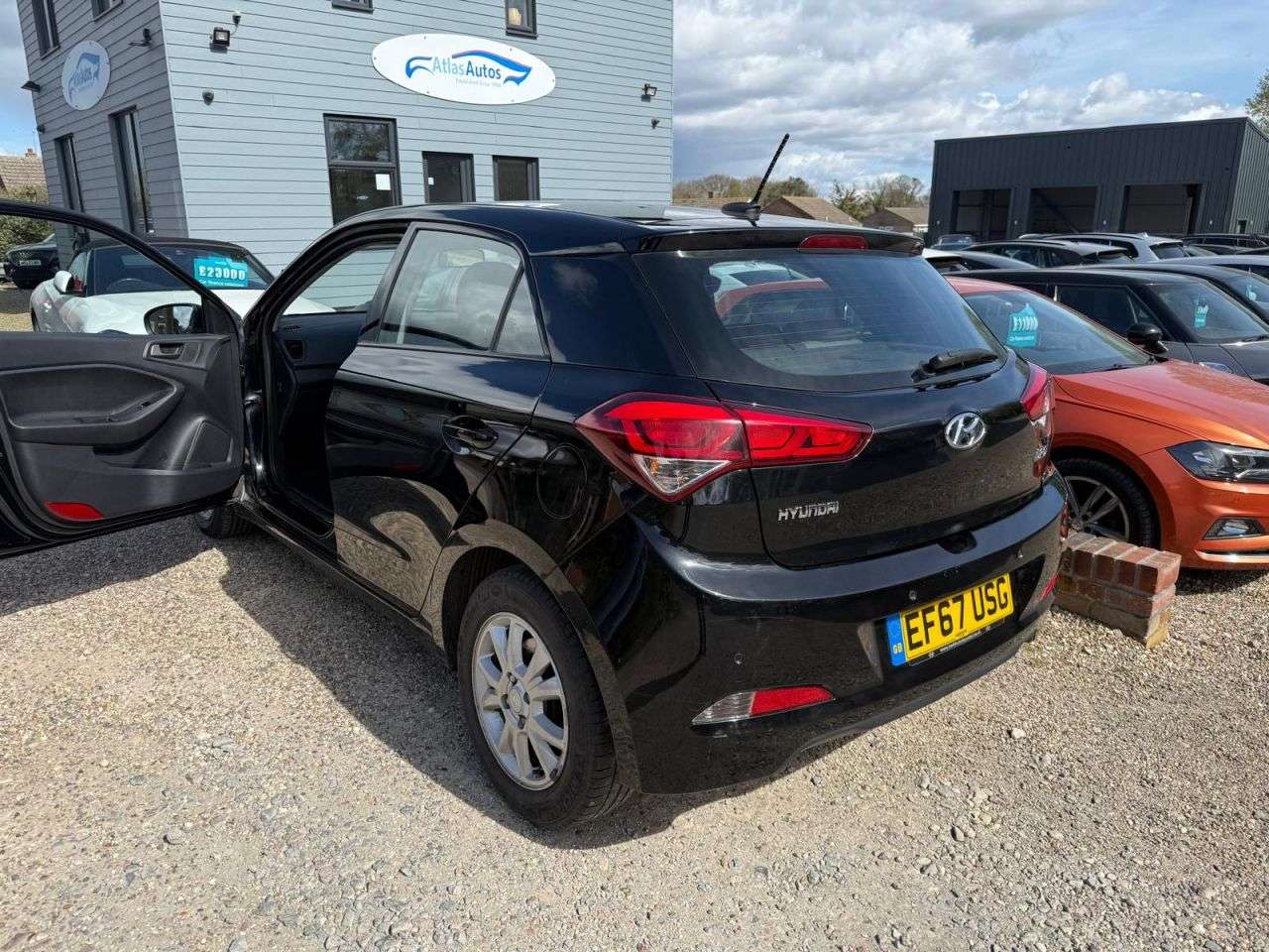 A 2017 HYUNDAI I20 1.0 T-GDi SE Hatchback 5dr Petrol Manual Euro 6 (100 ps) A 2017 HYUNDAI I20 1.0 T-GDi SE Hatchback 5dr Petrol Manual Euro 6 (100 ps)