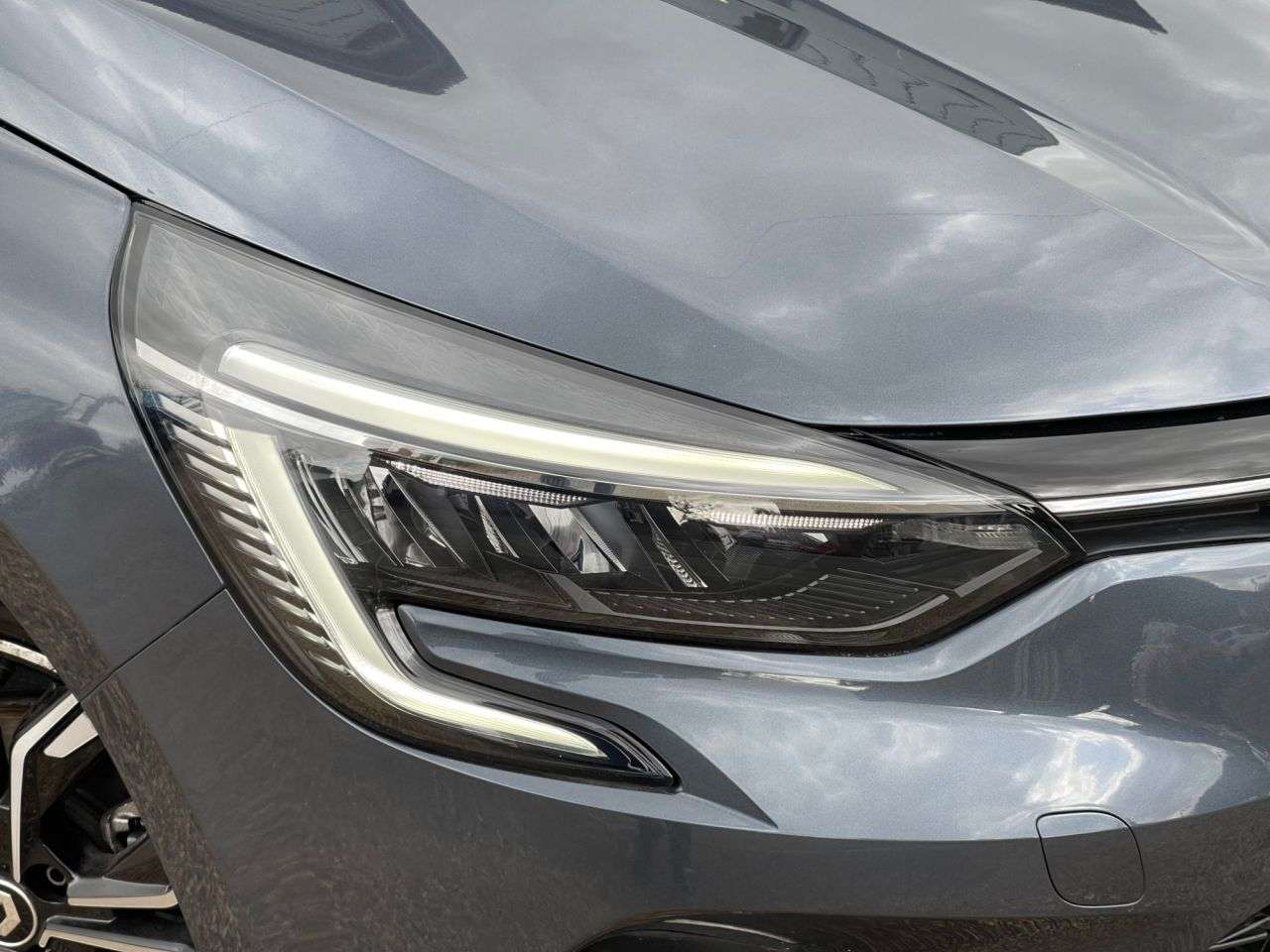 A 2023 RENAULT CLIO 1.0 TCe Techno Hatchback 5dr Petrol Manual Euro 6 (s/s) (90 ps) PART LEATHE A 2023 RENAULT CLIO 1.0 TCe Techno Hatchback 5dr Petrol Manual Euro 6 (s/s) (90 ps) PART LEATHE