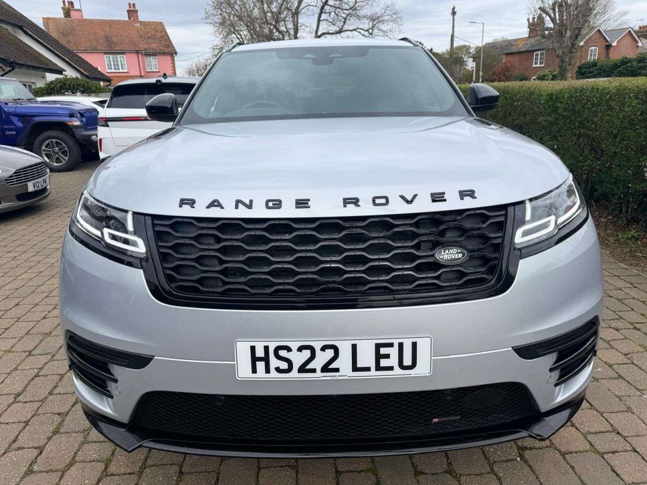 A 2022 LAND ROVER RANGE ROVER VELAR 2.0 P400e 17.1kWh R-Dynamic SE SUV 5dr Petrol Plug-in Hybrid Auto 4WD Euro A 2022 LAND ROVER RANGE ROVER VELAR 2.0 P400e 17.1kWh R-Dynamic SE SUV 5dr Petrol Plug-in Hybrid Auto 4WD Euro