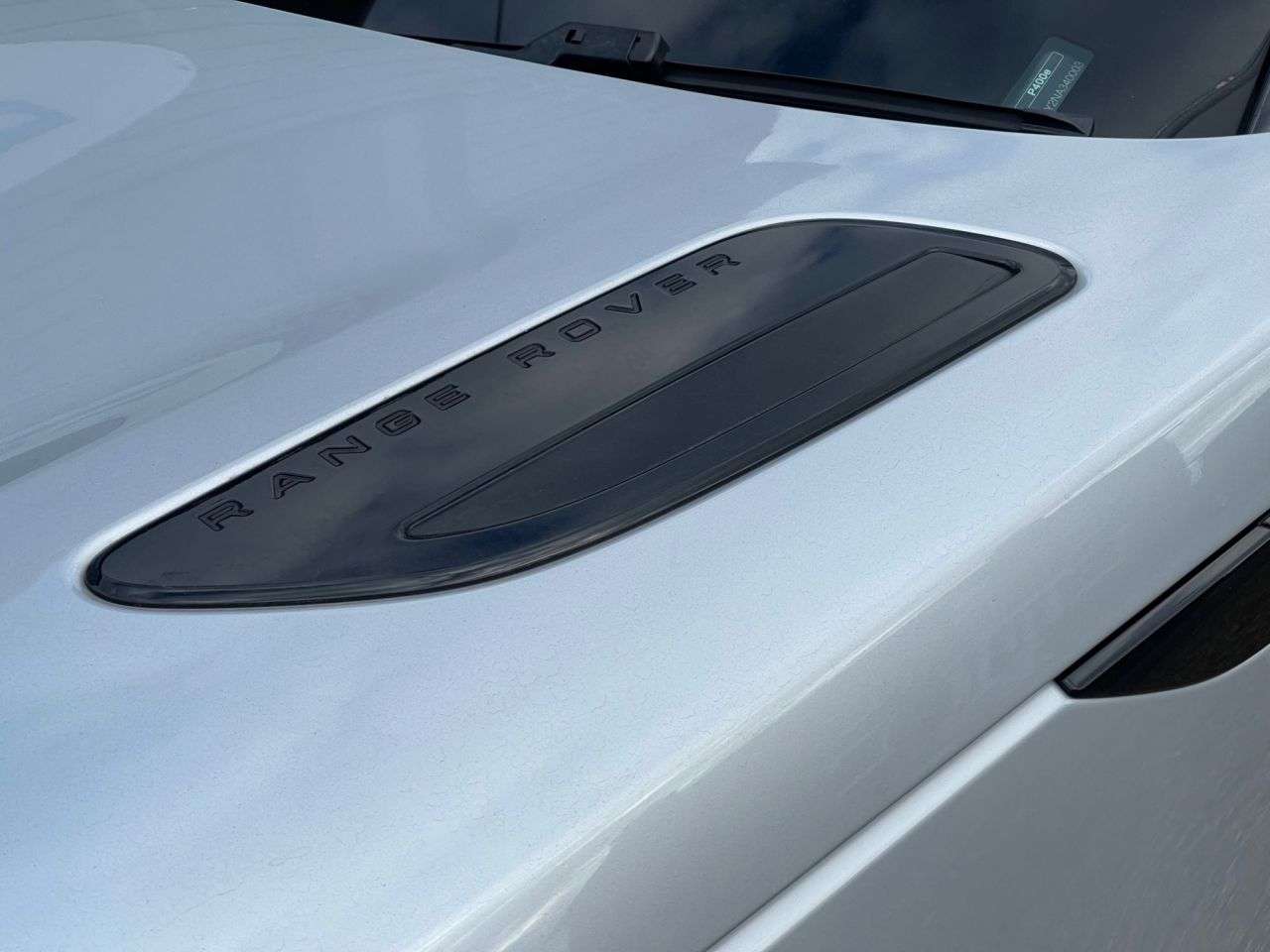 A 2022 LAND ROVER RANGE ROVER VELAR 2.0 P400e 17.1kWh R-Dynamic SE SUV 5dr Petrol Plug-in Hybrid Auto 4WD Euro A 2022 LAND ROVER RANGE ROVER VELAR 2.0 P400e 17.1kWh R-Dynamic SE SUV 5dr Petrol Plug-in Hybrid Auto 4WD Euro