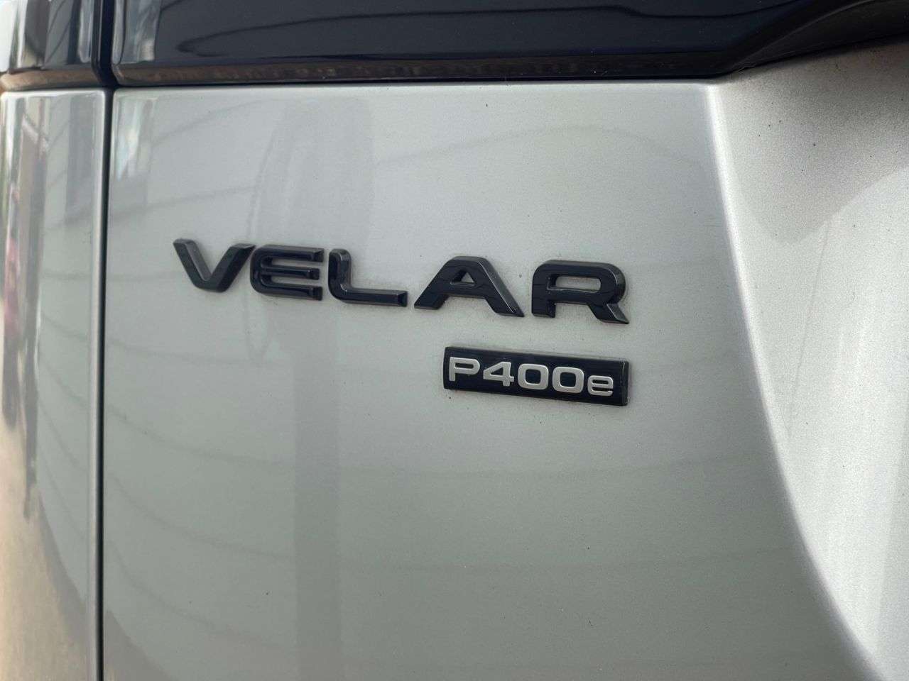 A 2022 LAND ROVER RANGE ROVER VELAR 2.0 P400e 17.1kWh R-Dynamic SE SUV 5dr Petrol Plug-in Hybrid Auto 4WD Euro A 2022 LAND ROVER RANGE ROVER VELAR 2.0 P400e 17.1kWh R-Dynamic SE SUV 5dr Petrol Plug-in Hybrid Auto 4WD Euro