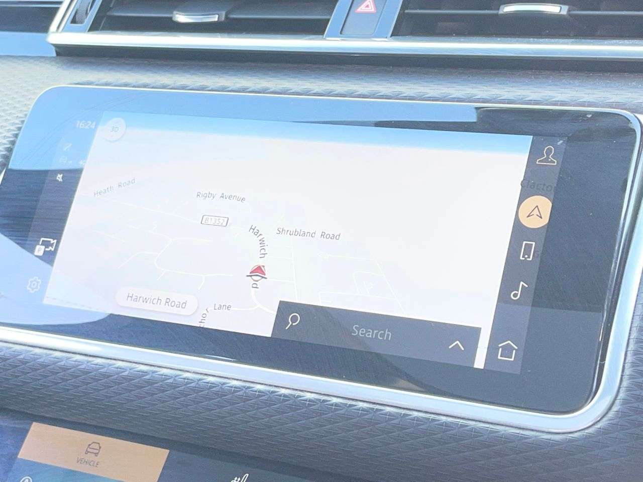 A 2022 LAND ROVER RANGE ROVER VELAR 2.0 P400e 17.1kWh R-Dynamic SE SUV 5dr Petrol Plug-in Hybrid Auto 4WD Euro A 2022 LAND ROVER RANGE ROVER VELAR 2.0 P400e 17.1kWh R-Dynamic SE SUV 5dr Petrol Plug-in Hybrid Auto 4WD Euro