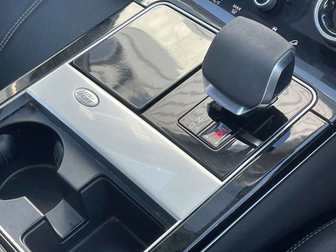 2022 LAND ROVER RANGE ROVER VELAR 2022 LAND ROVER RANGE ROVER VELAR