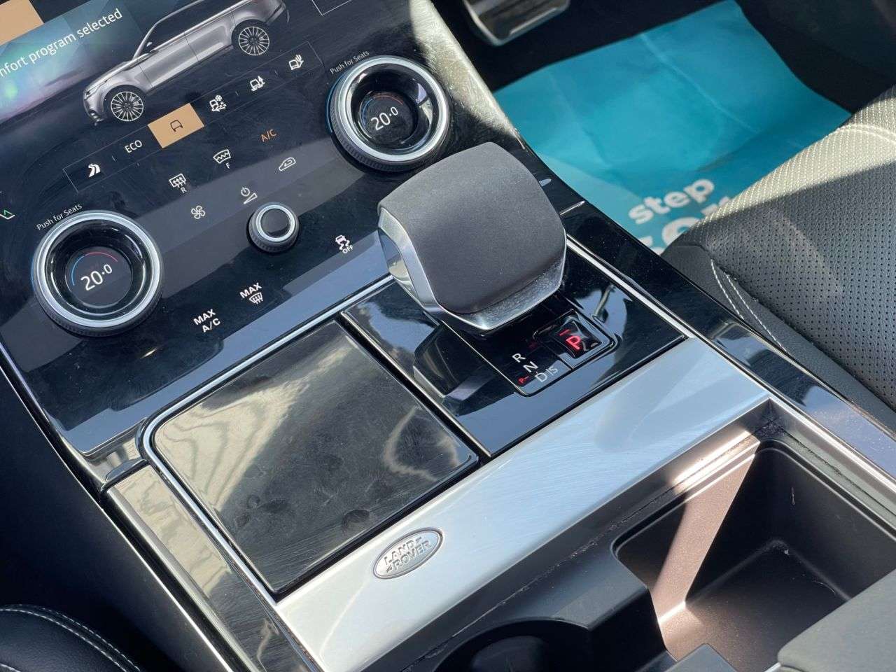 2022 LAND ROVER RANGE ROVER VELAR 2022 LAND ROVER RANGE ROVER VELAR