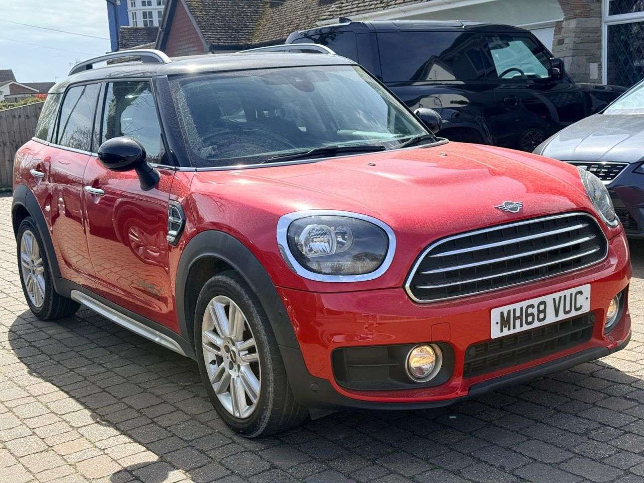 A 2019 MINI COUNTRYMAN 1.5 Cooper Exclusive SUV 5dr Petrol Steptronic Euro 6 (s/s) (136 ps) A 2019 MINI COUNTRYMAN 1.5 Cooper Exclusive SUV 5dr Petrol Steptronic Euro 6 (s/s) (136 ps)