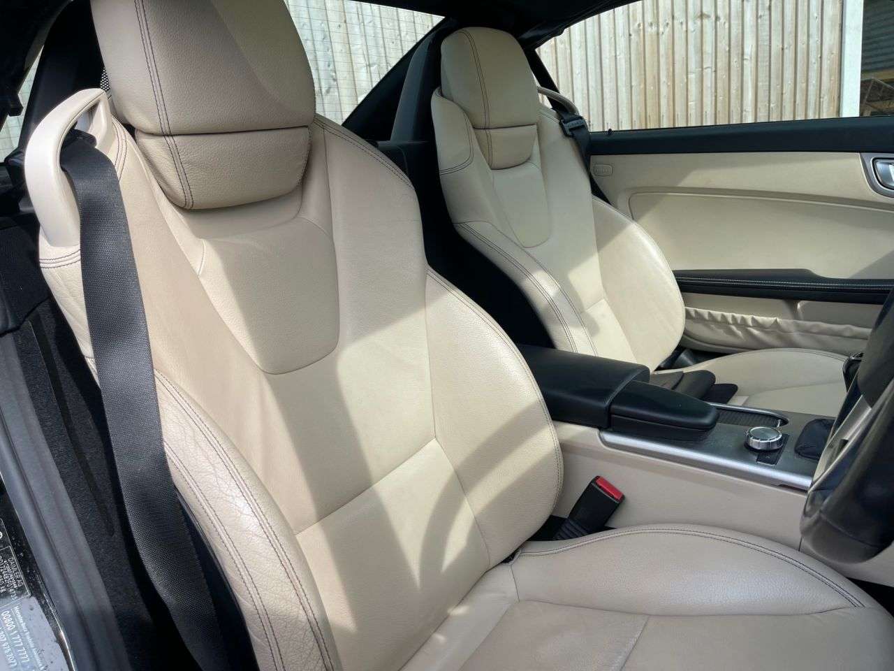 A 2011 MERCEDES-BENZ SLK 1.8 SLK200 BlueEfficiency Convertible 2dr Petrol Manual Euro 5 (s/s) (184 p A 2011 MERCEDES-BENZ SLK 1.8 SLK200 BlueEfficiency Convertible 2dr Petrol Manual Euro 5 (s/s) (184 p