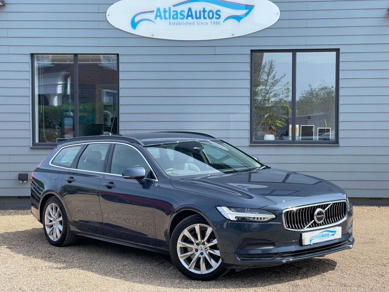 A 2021 VOLVO V90 2.0 B4 MHEV Momentum Estate 5dr Diesel Hybrid Auto Euro 6 (s/s) (197 ps) RE A 2021 VOLVO V90 2.0 B4 MHEV Momentum Estate 5dr Diesel Hybrid Auto Euro 6 (s/s) (197 ps) RE