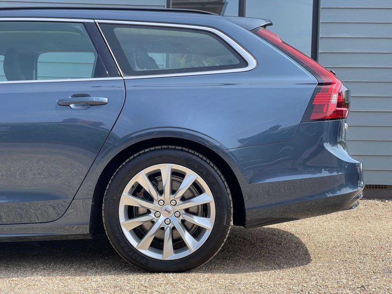 2021 VOLVO V90 2021 VOLVO V90
