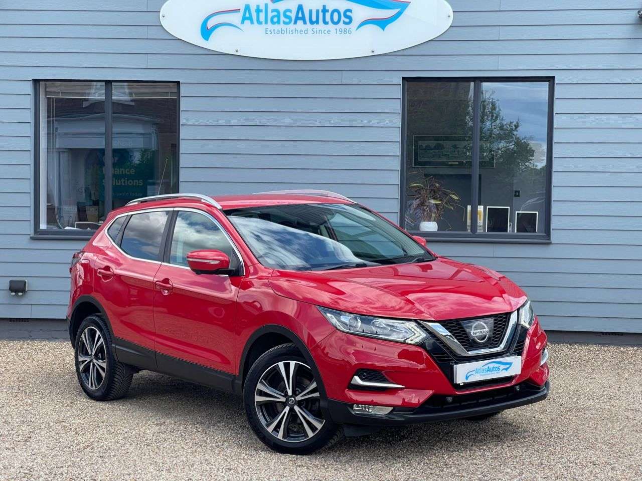 A 2017 NISSAN QASHQAI 1.2 DIG-T N-Connecta SUV 5dr Petrol Manual Euro 6 (s/s) (115 ps) REVERSE + A 2017 NISSAN QASHQAI 1.2 DIG-T N-Connecta SUV 5dr Petrol Manual Euro 6 (s/s) (115 ps) REVERSE +