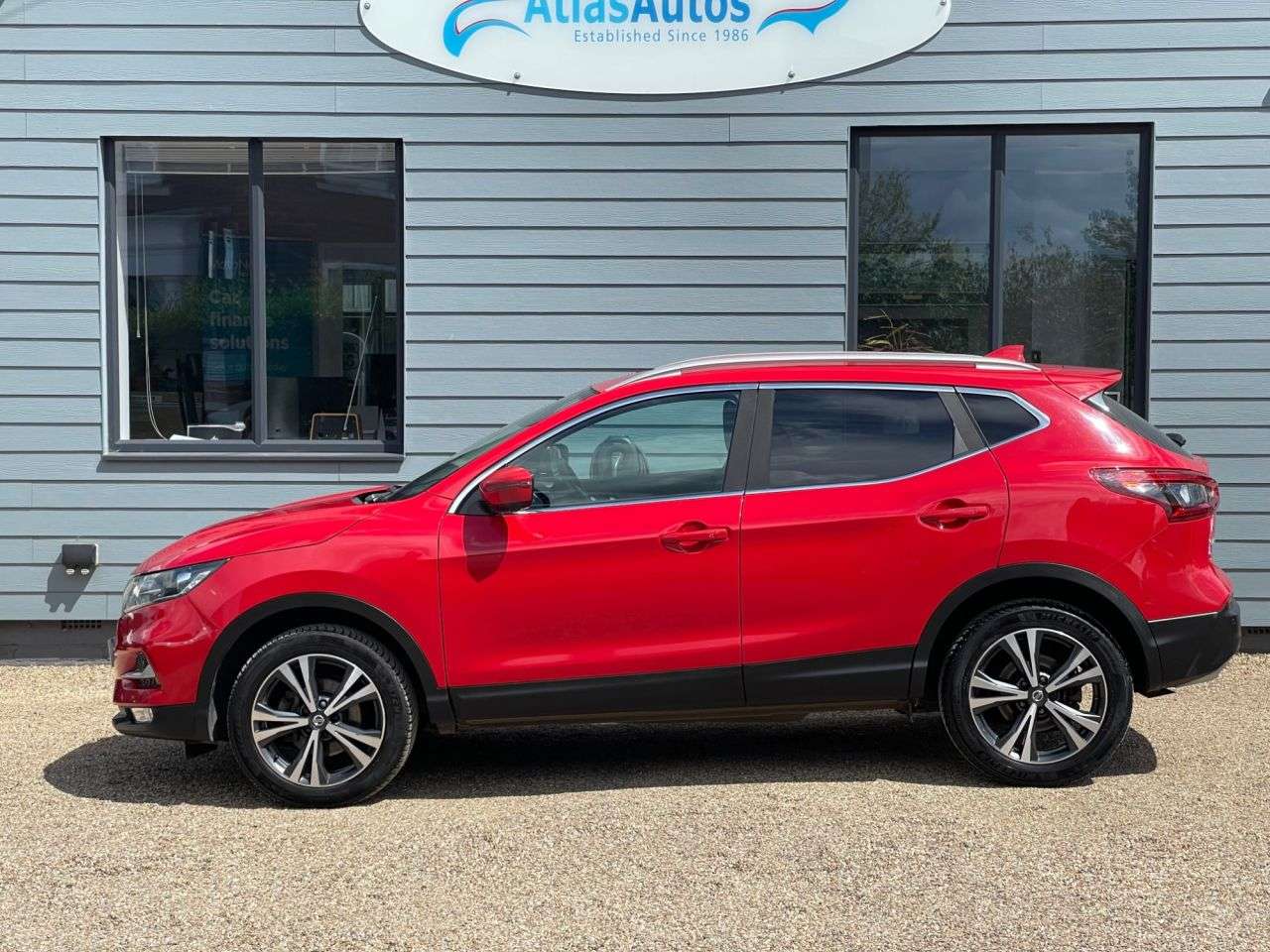A 2017 NISSAN QASHQAI 1.2 DIG-T N-Connecta SUV 5dr Petrol Manual Euro 6 (s/s) (115 ps) REVERSE + A 2017 NISSAN QASHQAI 1.2 DIG-T N-Connecta SUV 5dr Petrol Manual Euro 6 (s/s) (115 ps) REVERSE +