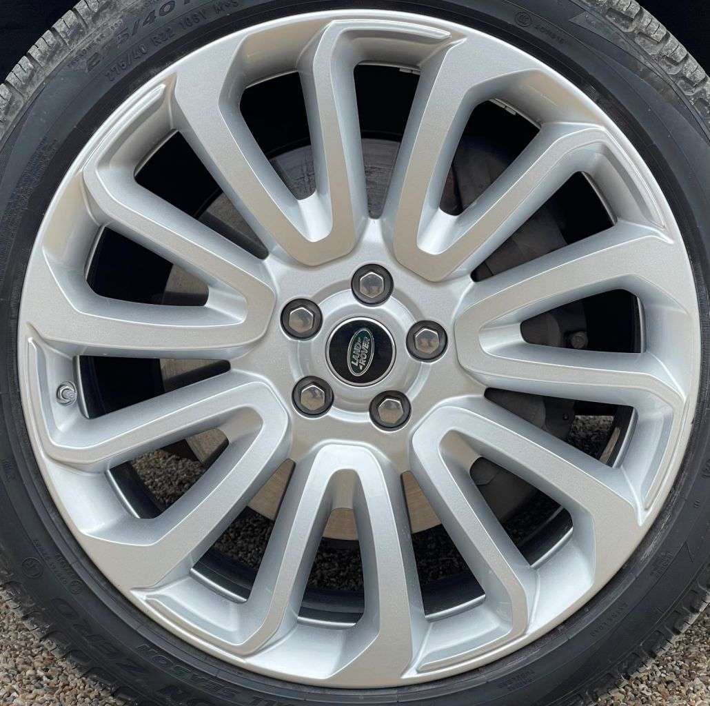 A 2018 LAND ROVER RANGE ROVER 4.4 SD V8 Autobiography SUV 5dr Diesel Auto 4WD Euro 6 (s/s) (339 ps) A 2018 LAND ROVER RANGE ROVER 4.4 SD V8 Autobiography SUV 5dr Diesel Auto 4WD Euro 6 (s/s) (339 ps)