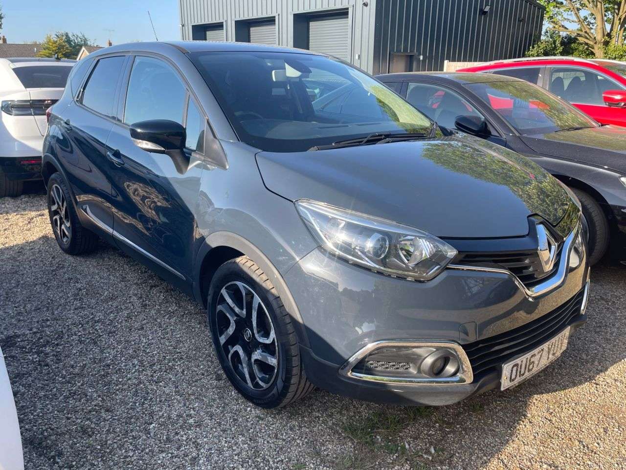 A 2017 RENAULT CAPTUR 1.5 dCi ENERGY Dynamique S Nav SUV 5dr Diesel Manual Euro 6 (s/s) (110 ps) A 2017 RENAULT CAPTUR 1.5 dCi ENERGY Dynamique S Nav SUV 5dr Diesel Manual Euro 6 (s/s) (110 ps)