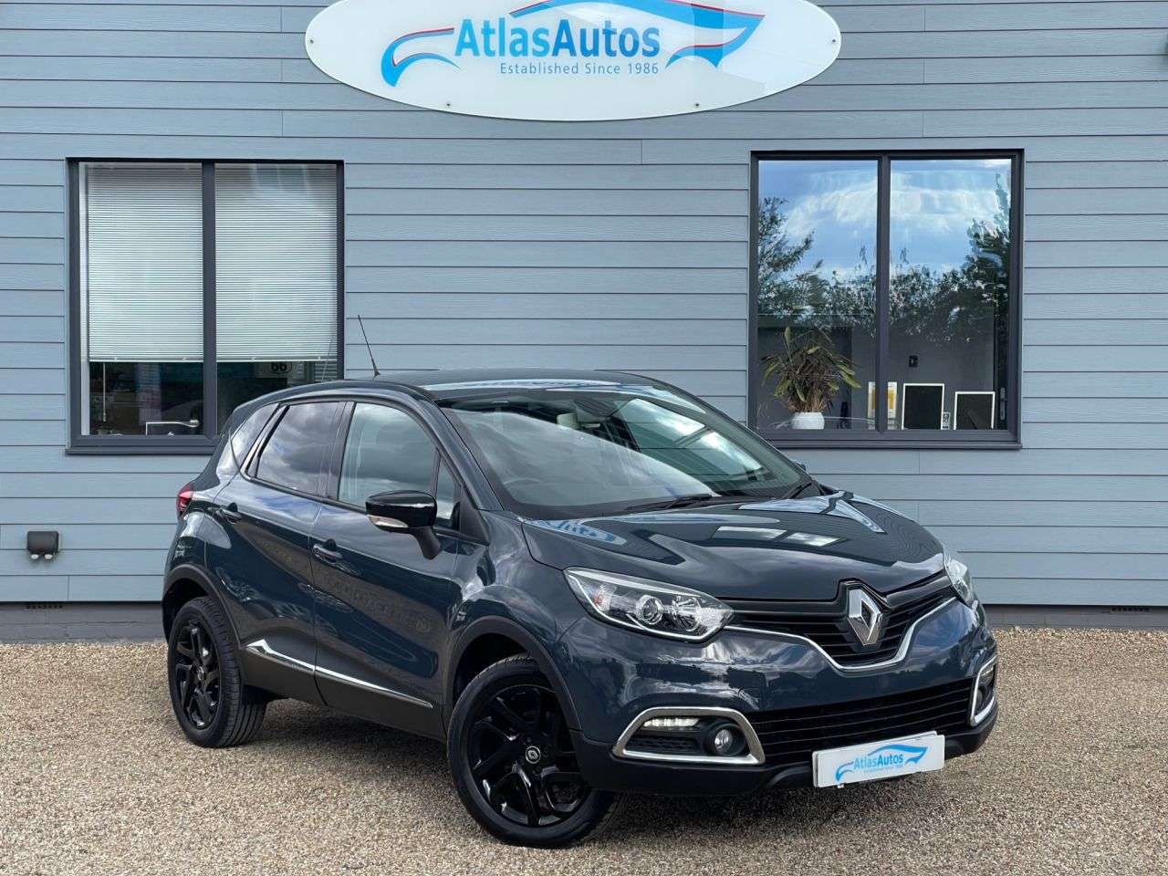 A 2017 RENAULT CAPTUR 1.5 dCi ENERGY Dynamique S Nav SUV 5dr Diesel Manual Euro 6 (s/s) (110 ps) A 2017 RENAULT CAPTUR 1.5 dCi ENERGY Dynamique S Nav SUV 5dr Diesel Manual Euro 6 (s/s) (110 ps)