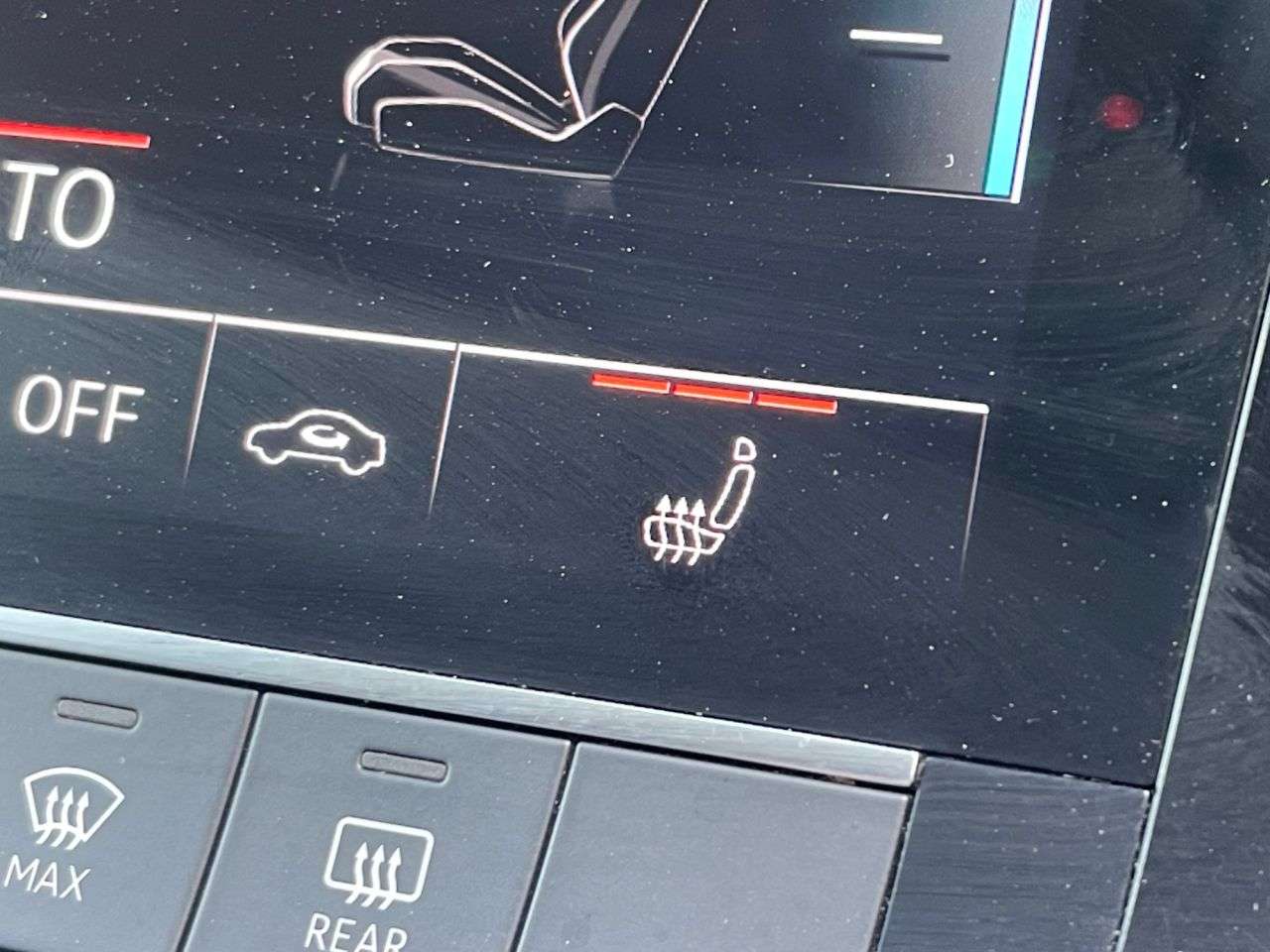 A 2020 AUDI E-TRON 50 Technik SUV 5dr Electric Auto quattro 71.2kWh (313 ps) A 2020 AUDI E-TRON 50 Technik SUV 5dr Electric Auto quattro 71.2kWh (313 ps)