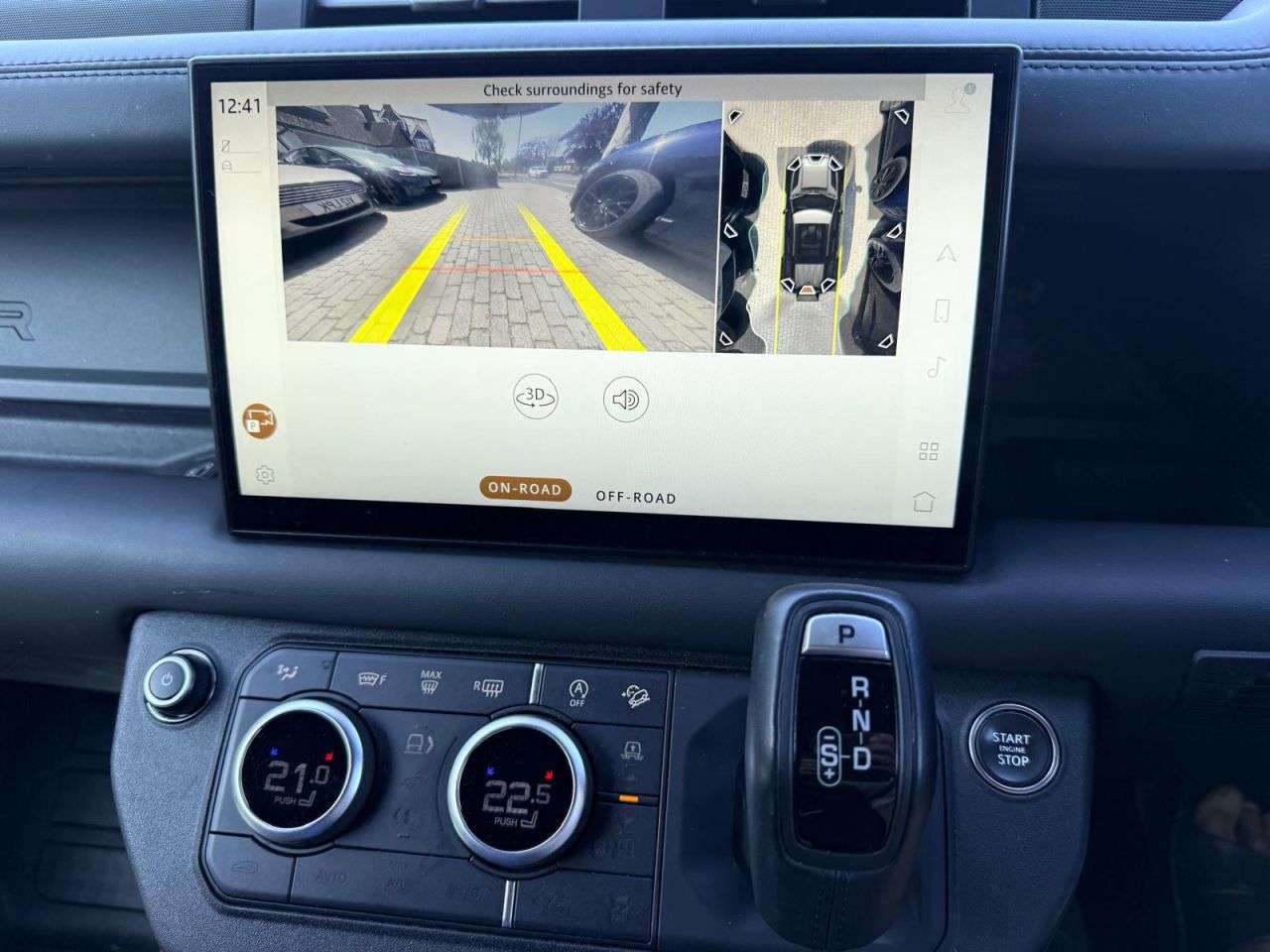 A 2024 LAND ROVER DEFENDER 3.0 D300 MHEV X-Dynamic HSE Hard Top SUV 5dr Diesel Auto 4WD MWB Euro 6 (s/ A 2024 LAND ROVER DEFENDER 3.0 D300 MHEV X-Dynamic HSE Hard Top SUV 5dr Diesel Auto 4WD MWB Euro 6 (s/