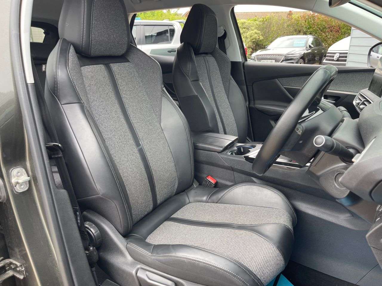 A 2017 PEUGEOT 3008 1.2 PureTech Allure SUV 5dr Petrol Manual Euro 6 (s/s) (130 ps) APPLE CAR P A 2017 PEUGEOT 3008 1.2 PureTech Allure SUV 5dr Petrol Manual Euro 6 (s/s) (130 ps) APPLE CAR P