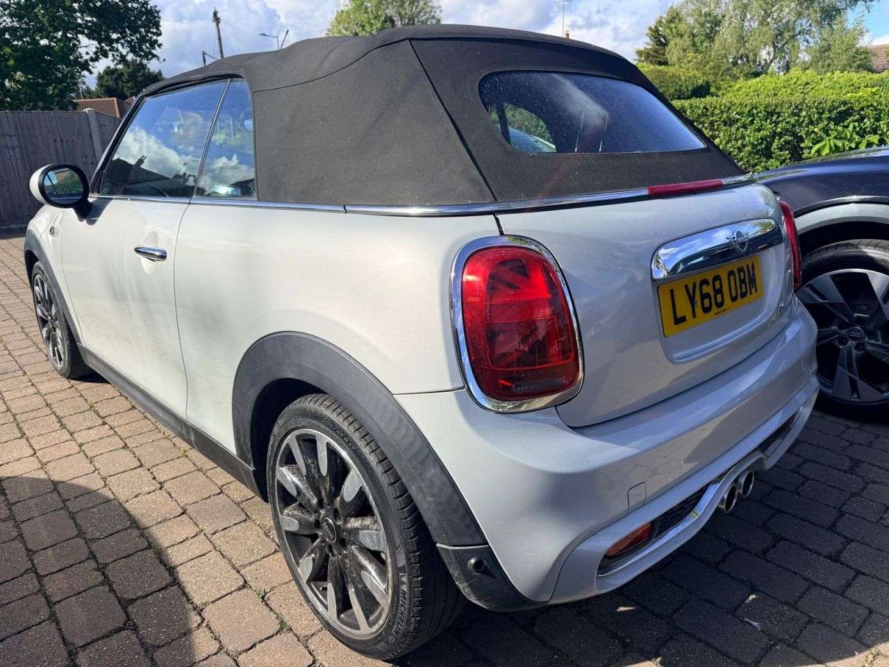 A 2018 MINI CONVERTIBLE 2.0 Cooper S Exclusive Convertible 2dr Petrol Steptronic Euro 6 (s/s) (192 A 2018 MINI CONVERTIBLE 2.0 Cooper S Exclusive Convertible 2dr Petrol Steptronic Euro 6 (s/s) (192
